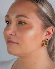 Load image into Gallery viewer, Skinnies Sheer Glow Tinted Gel Sunscreen SPF50+ Medium